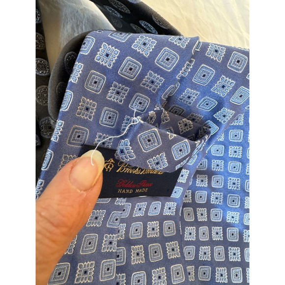Lot 2 Brooks Brothers Mens Neck Ties Silk Gray, Blue 1 has MSRP $135 - Picture 4 of 5